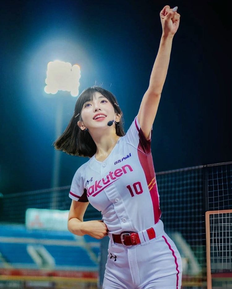 首位进军海外啦啦队队员《壮壮》用蜜桃臀征服全球！漂亮的应援女神是她！