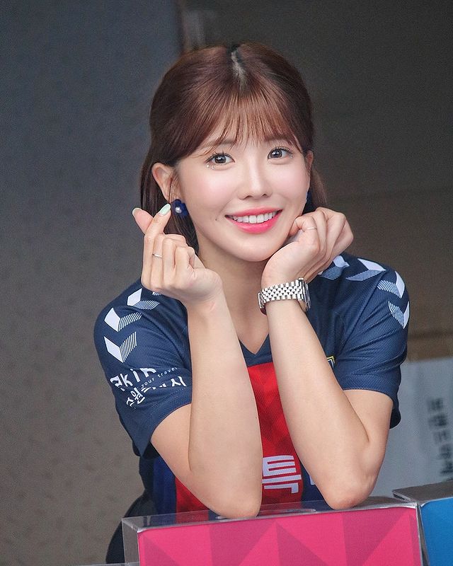 首位进军海外啦啦队队员《壮壮》用蜜桃臀征服全球！漂亮的应援女神是她！