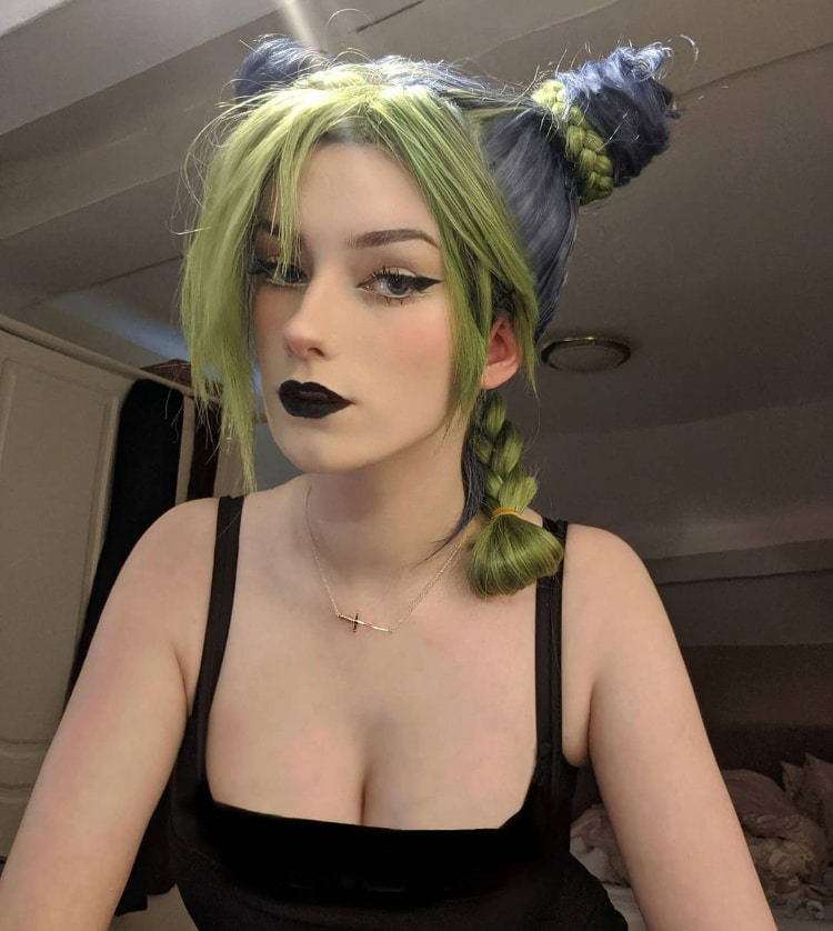 黑发黑框《ameliimoo》无罩挥剑让人联想蓓优妮塔！御姊风格简直完美！