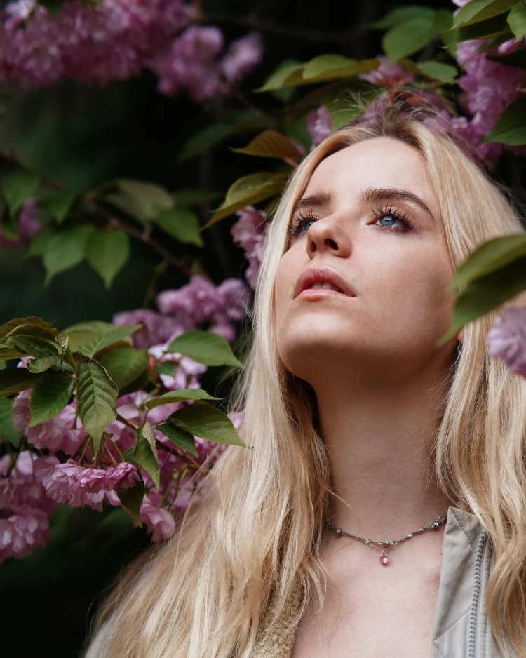 乌克兰美女《Julia Shevchenko》成熟风采超迷人！金发嫩胸超适合洋妞控！