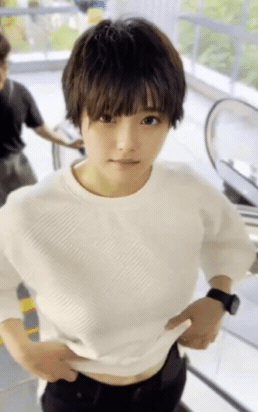 意外丰满的《中性可爱男孩原来是女子》开启粉丝内心另一扇门？超大杯展现反差！