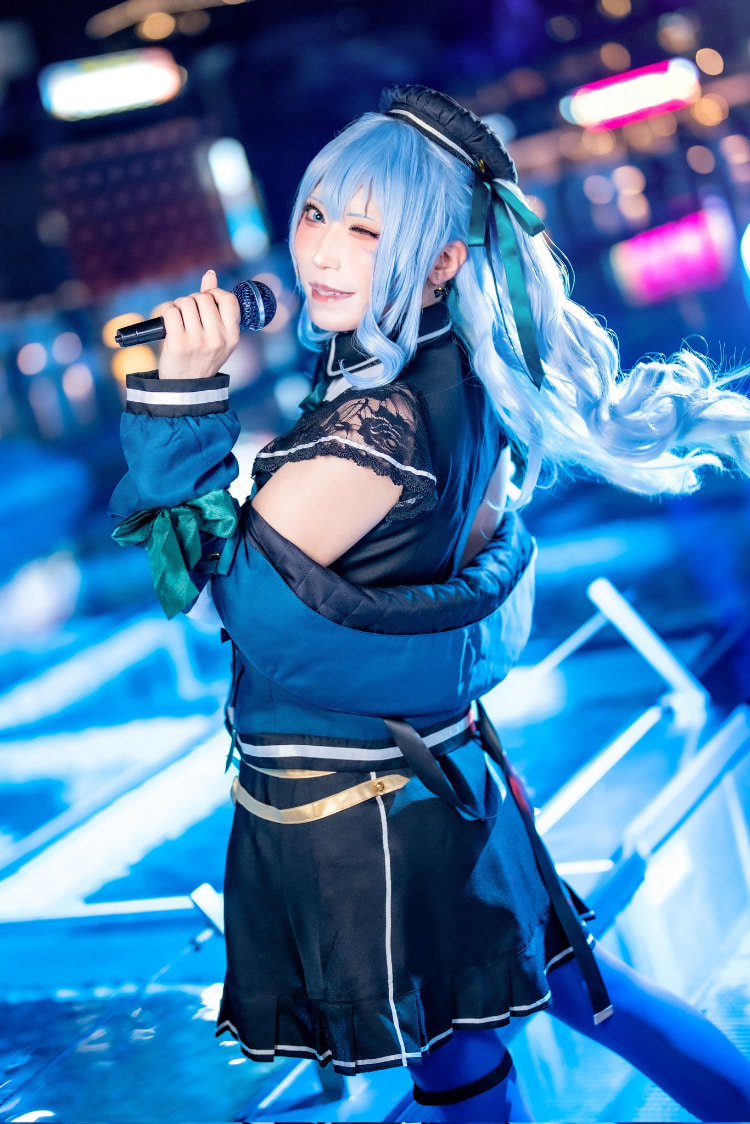 史上最强同框照!网友COS「星街彗星」与 8 万年一遇、真紫金山阿特拉斯彗星合影!