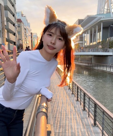 以狐狸形象示人的《稲荷いなり》长相神似狐狸精！一举一动充满骚气！