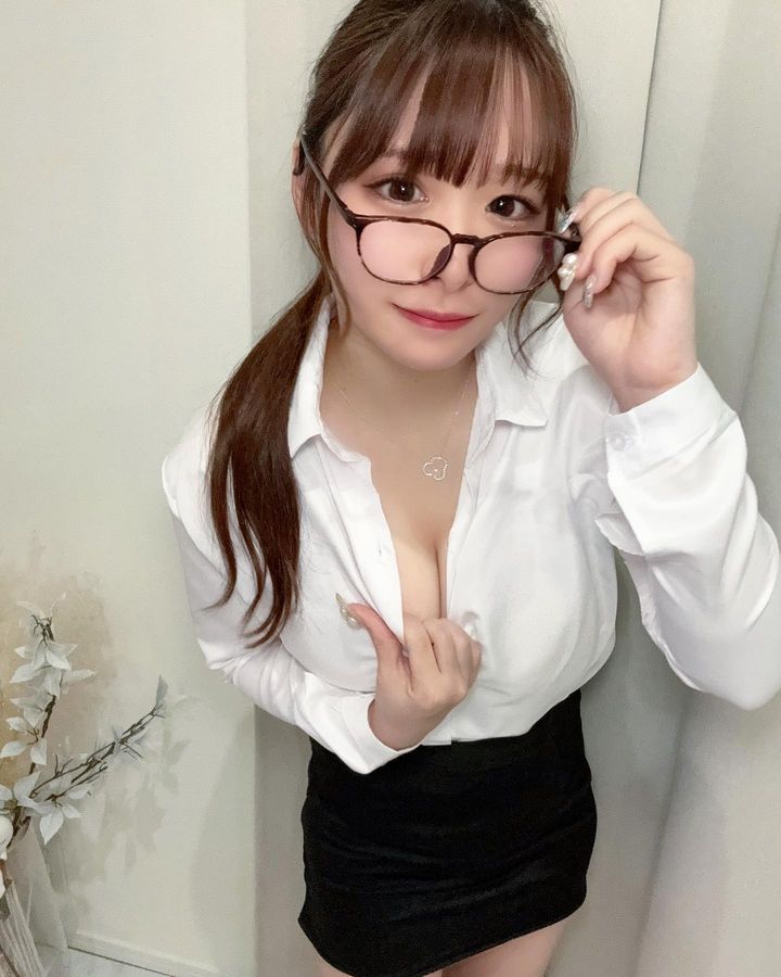 令和美女《haruni》00后出生标准漂亮美人胚子！欧派跟人一样亭亭玉立！