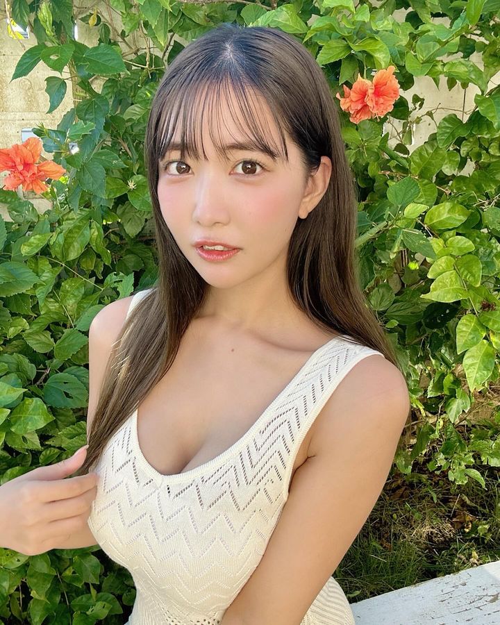 适乳偶像《天羽希纯》蒙眼舔棒棒糖猜口味！果不其然这画面超养眼！