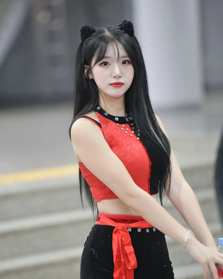 韩国啦啦队「Yeom Se-been(염세빈)」亮眼外表引关注!不输李珠珢的颜值!