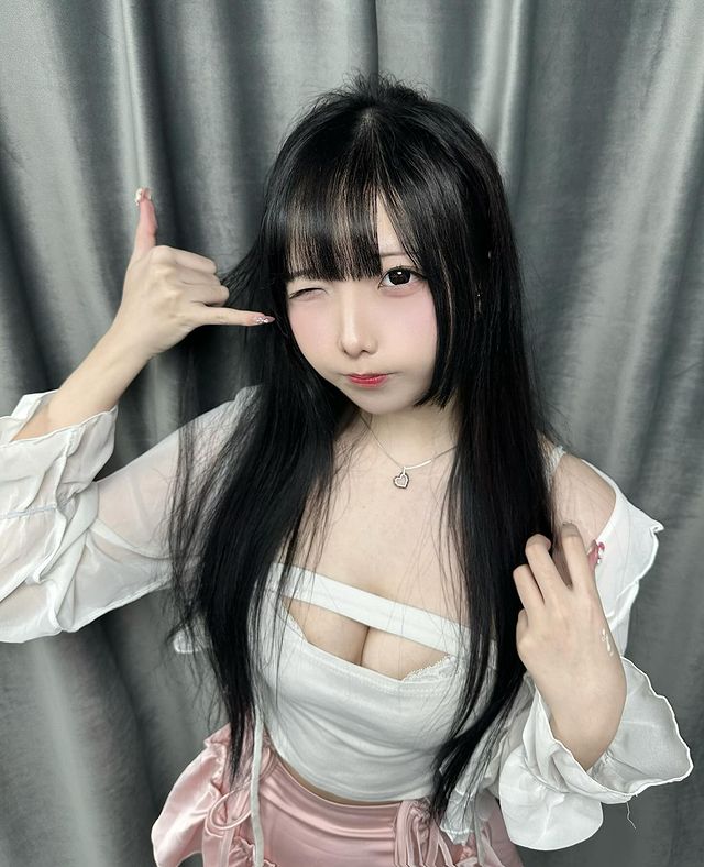 稚嫩美少女《小堇》欧派嫩到快出汁!恶魔系女友氛围感满满!