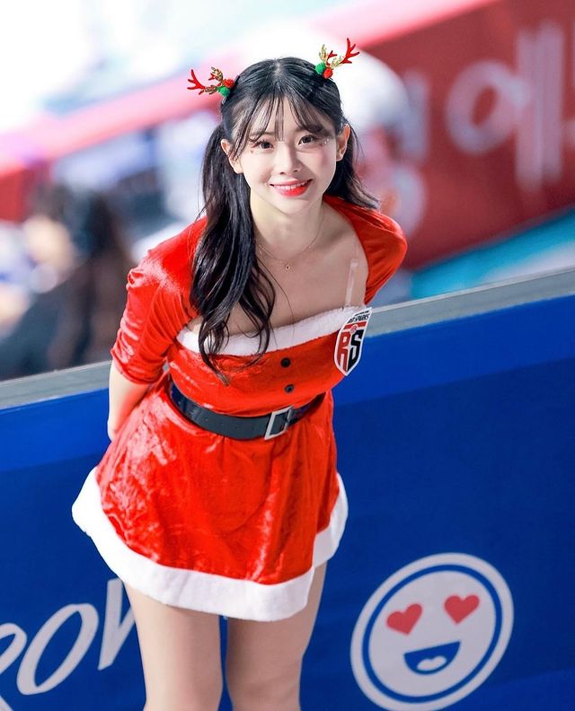 最美啦啦队外援《金娜研 김나연》甜美颜值融化粉丝！应援动感尽显好身材！
