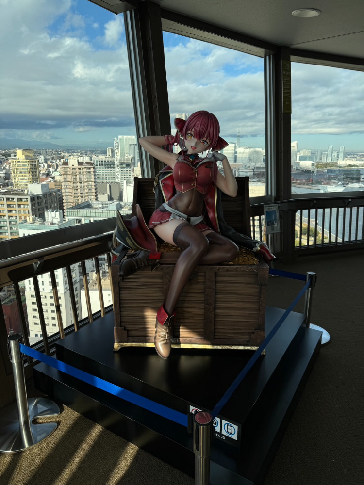 等身大的「船长」现身！VTuber《宝钟玛琳》登上横滨海洋塔豪夺大家的心！