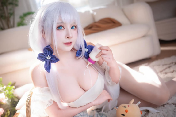 Cosser《叉子宝宝》奶香四溢！胸前白皙的大宝贝快掉出来！