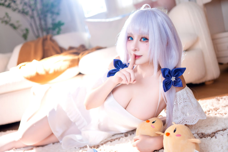 Cosser《叉子宝宝》奶香四溢！胸前白皙的大宝贝快掉出来！