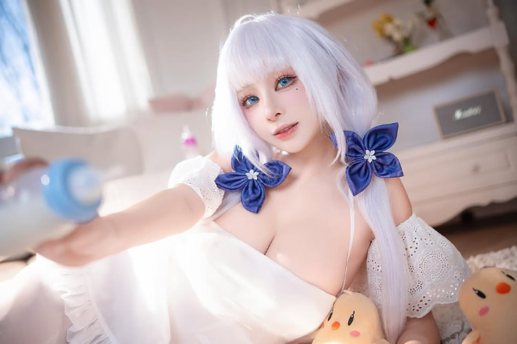 Cosser《叉子宝宝》奶香四溢！胸前白皙的大宝贝快掉出来！