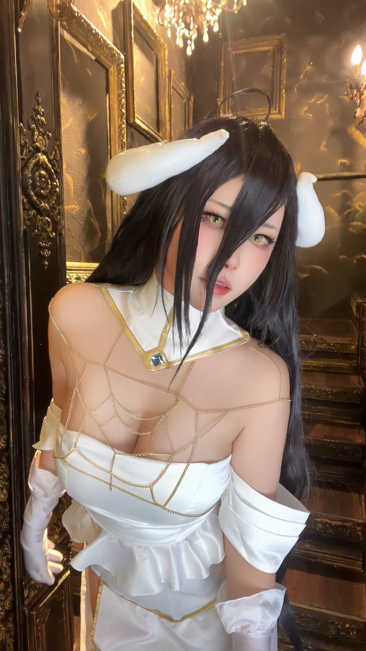 技术稚嫩但火辣！Coser《Dakki伊》性感大欧派勇敢露半球！