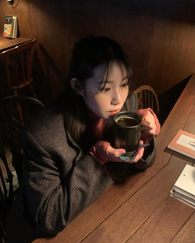 咖啡店美女板娘《임세민1 im sm》藏不住的大UU想跟她要一杯现冲拿铁！