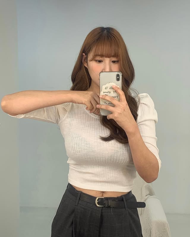 咖啡店美女板娘《임세민1 im sm》藏不住的大UU想跟她要一杯现冲拿铁！