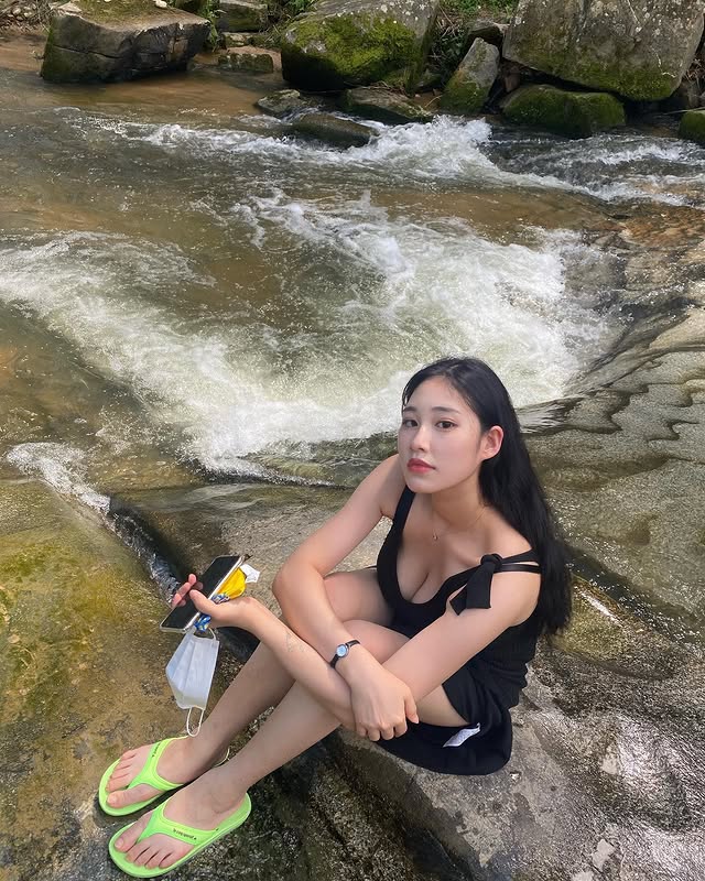 咖啡店美女板娘《임세민1 im sm》藏不住的大UU想跟她要一杯现冲拿铁！