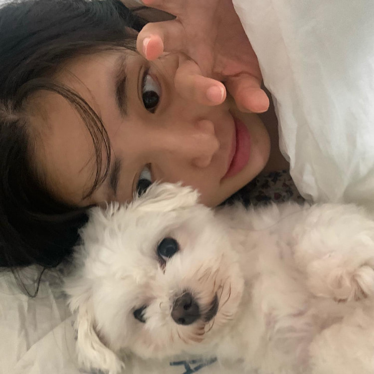 咖啡店美女板娘《임세민1 im sm》藏不住的大UU想跟她要一杯现冲拿铁！