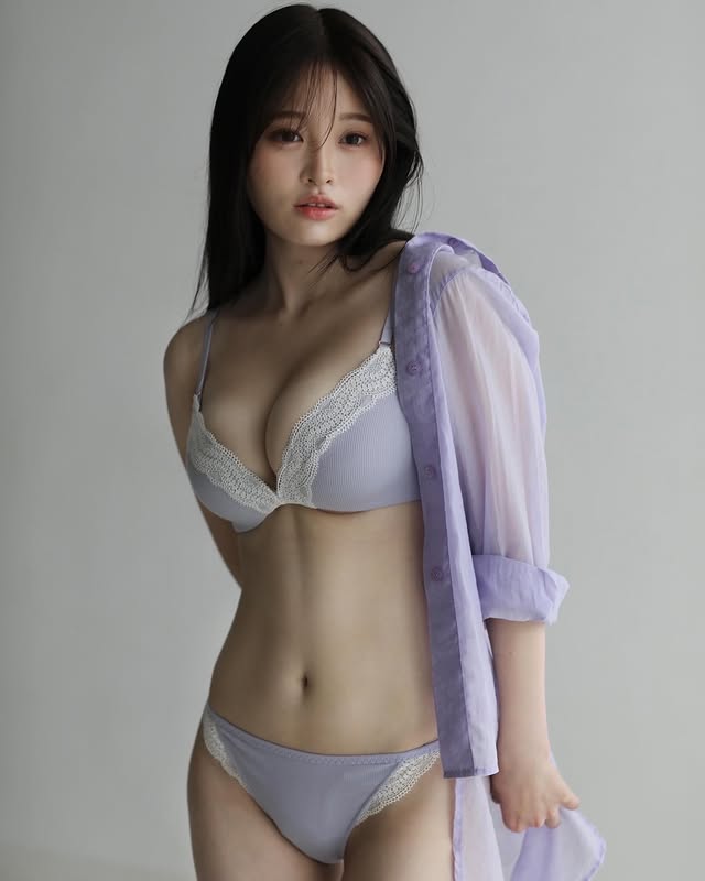 拥有I罩杯的女大生《佐伯澪》软Q好胸超想蹭!冬季就需要这样的女友!