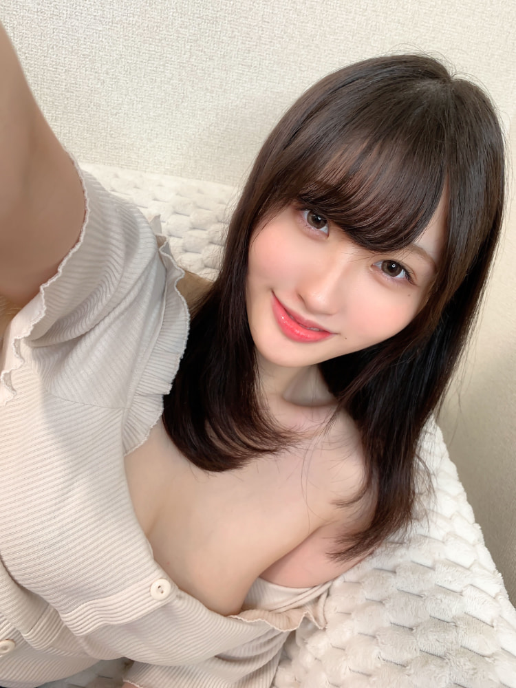 禁欲系美女《めぐ》无罩无胖次外出成日常！不经意微露色气十足！