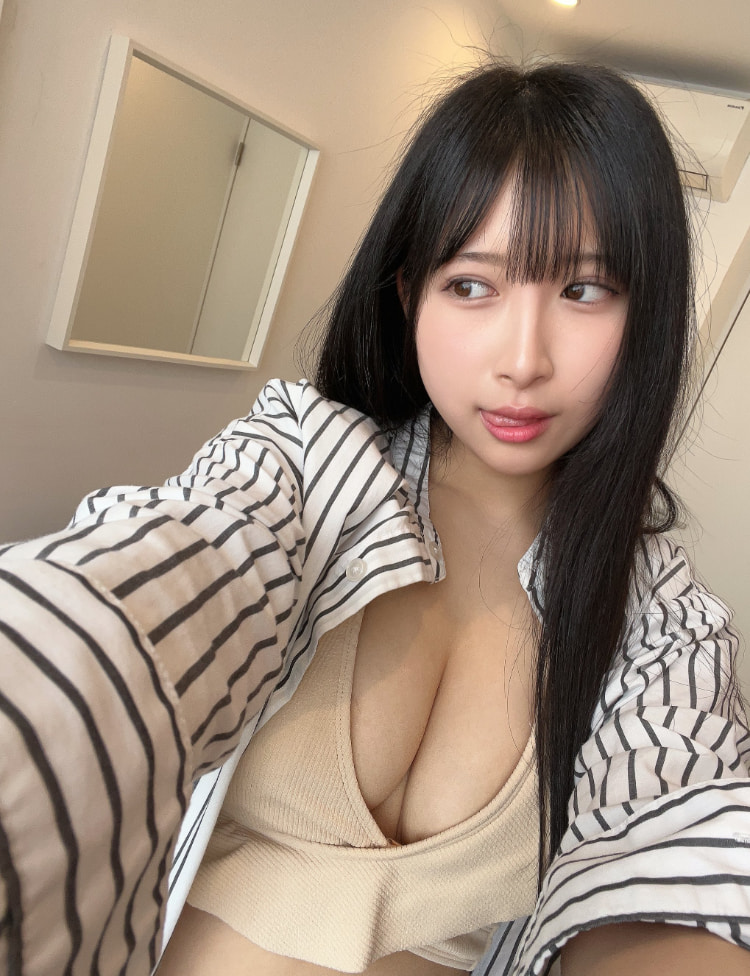 高校2年级《矢泽サエ》绝赞偶像颜搭熟成欧派！爱吃辣身材也超辣！