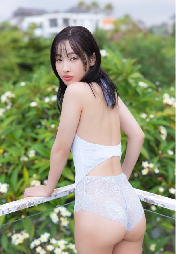 慵懒风情有点撩！游泳解禁《冲侑果》纤瘦小女人完成写真集拍摄梦想！
