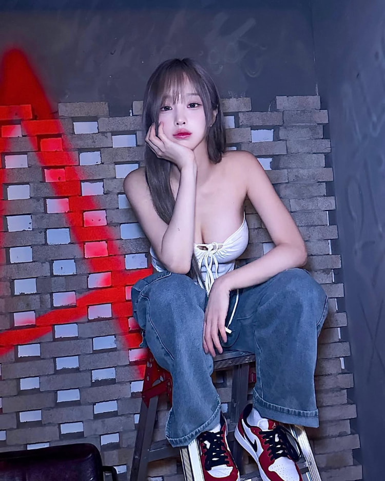 「胸」照不停歇!正妹网红《han_kyung__》日常美照依然晒胸!