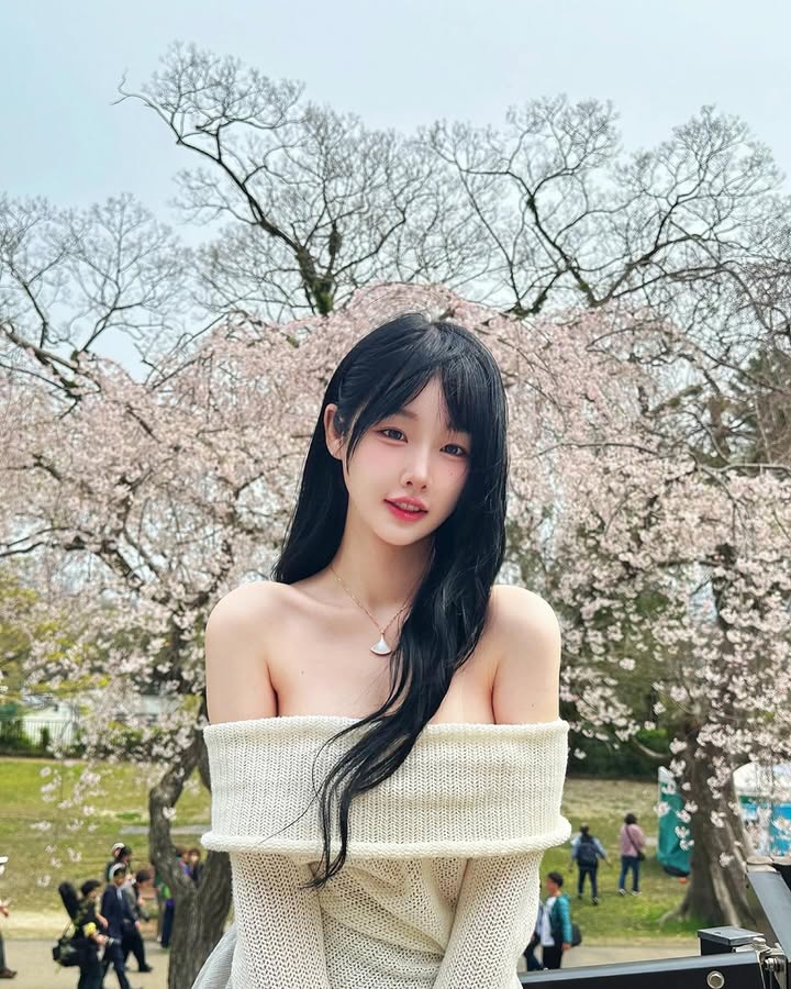 「胸」照不停歇!正妹网红《han_kyung__》日常美照依然晒胸!