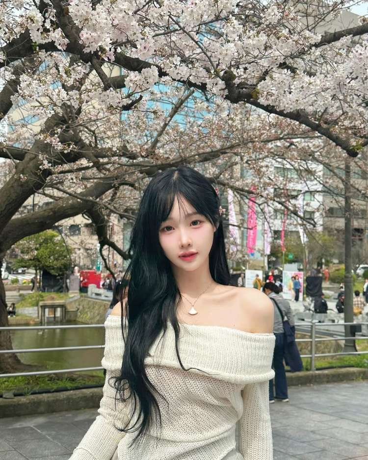 「胸」照不停歇!正妹网红《han_kyung__》日常美照依然晒胸!