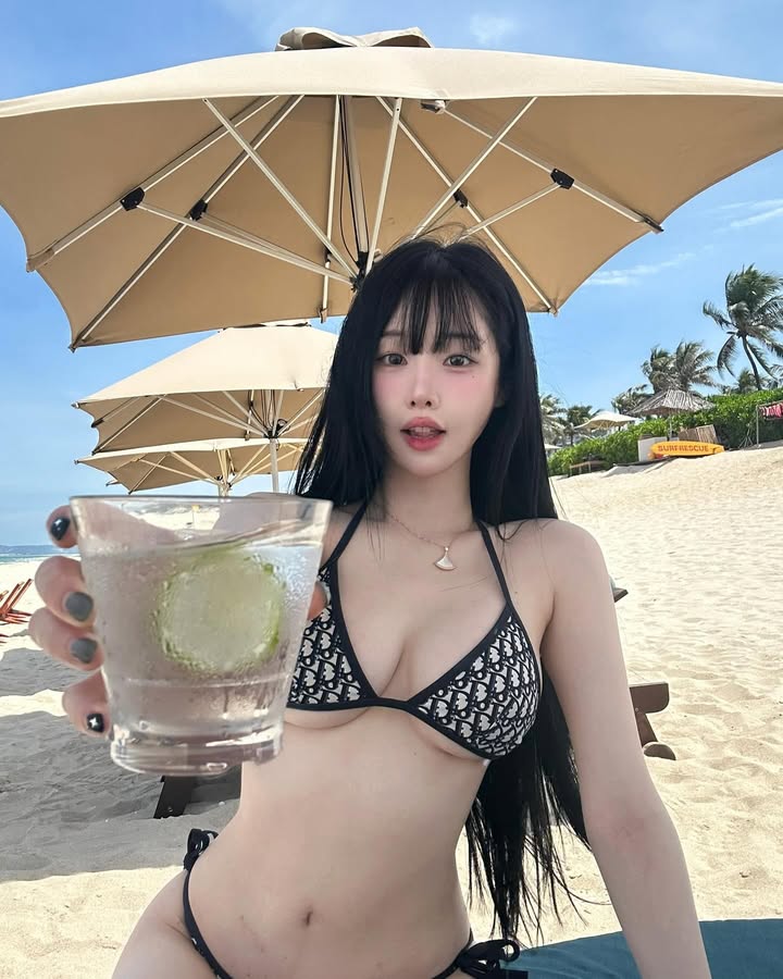 「胸」照不停歇！正妹网红《han_kyung__》日常美照依然晒胸！