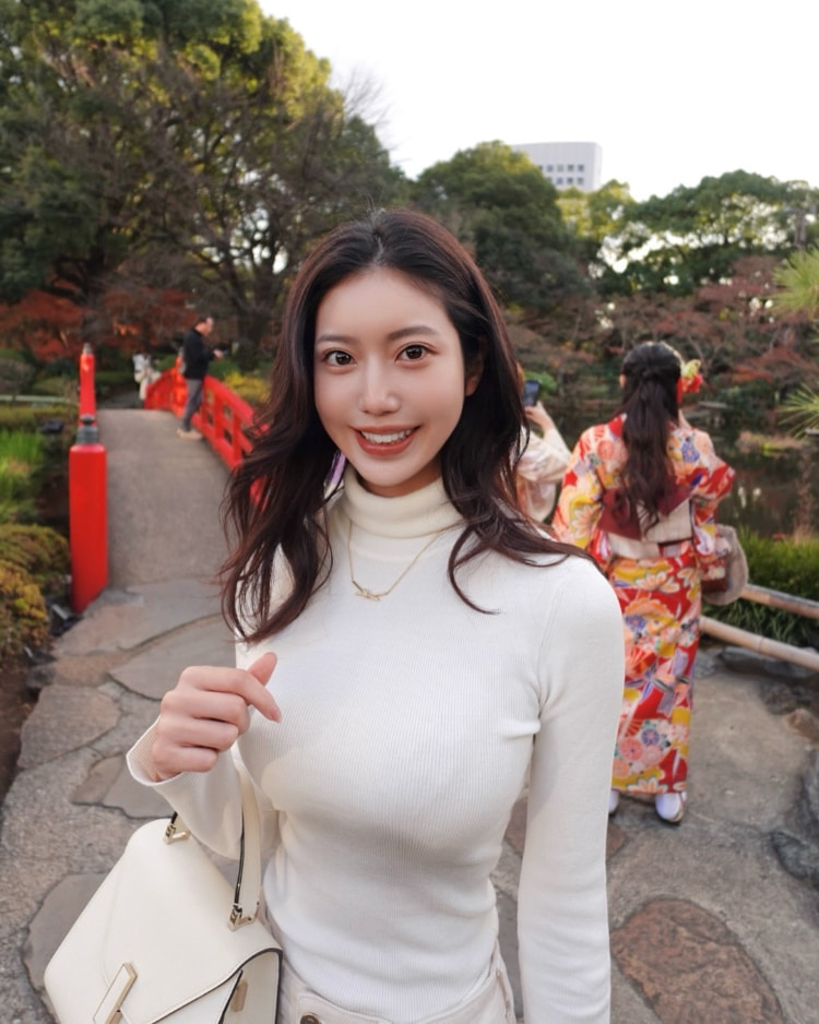 最美模特！令和的峰不二子《阿部なつき》完美身材被误认AI引起网友讨论！