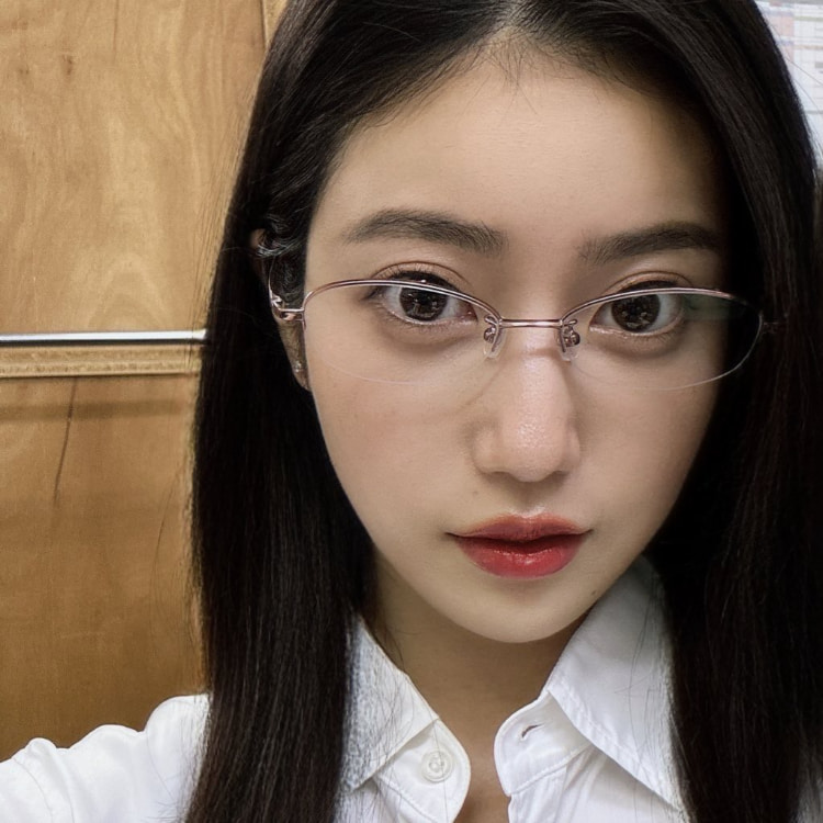 最美模特！令和的峰不二子《阿部なつき》完美身材被误认AI引起网友讨论！