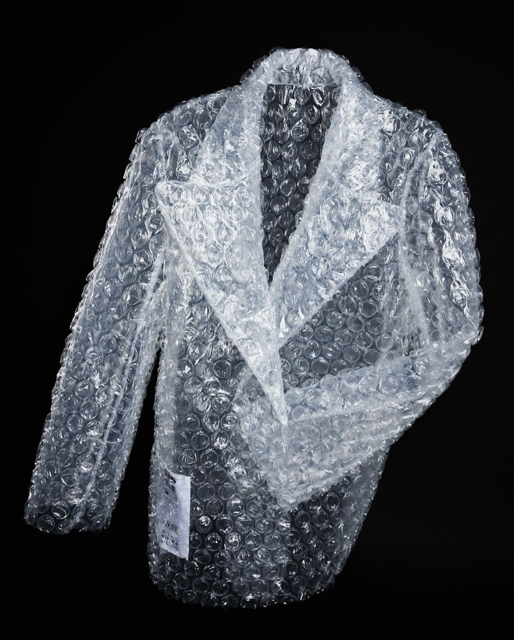 没在开玩笑！潮牌推出《气泡纸套装》冬季贩售让你感受透肤氛围！