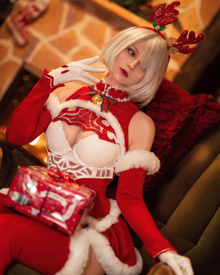 仙气不减！混血Coser《Kaddi》性感还原重现「巫师3」希里蒸桑拿！