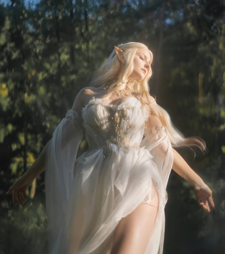 仙气不减！混血Coser《Kaddi》性感还原重现「巫师3」希里蒸桑拿！