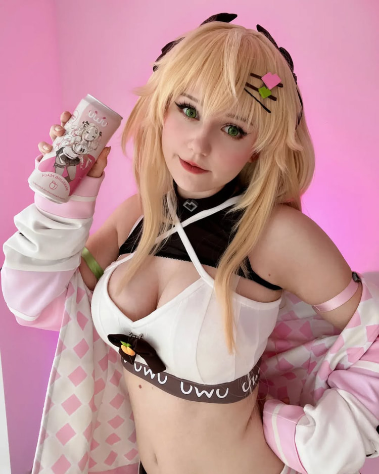 仙气不减！混血Coser《Kaddi》性感还原重现「巫师3」希里蒸桑拿！