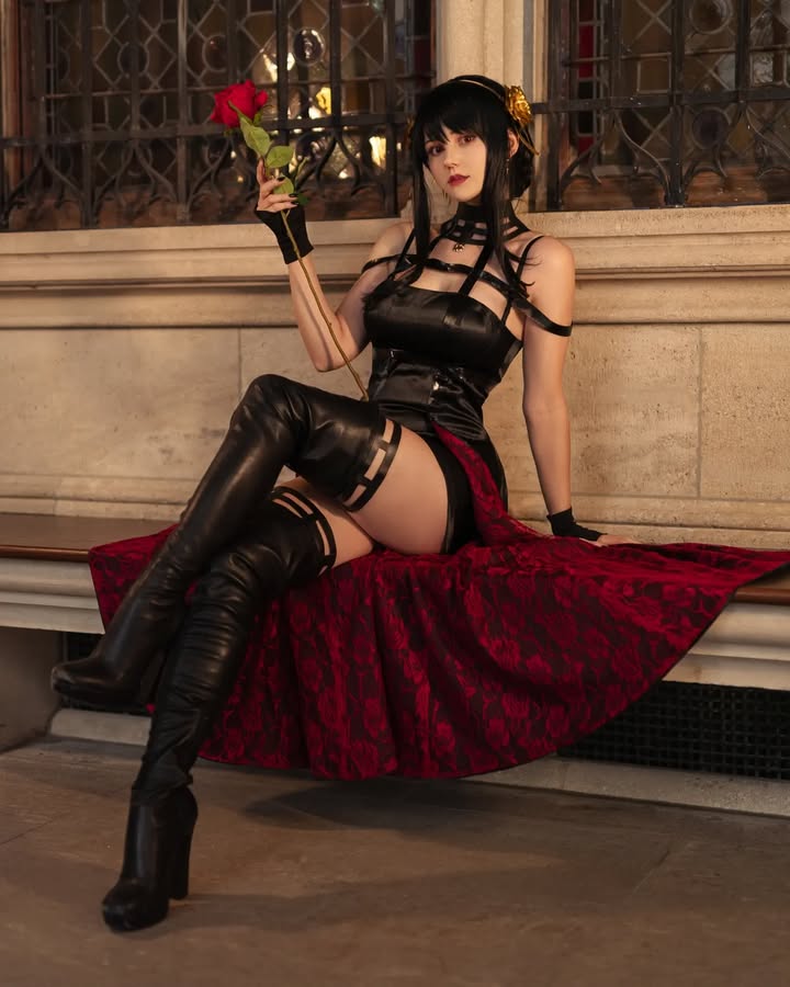 仙气不减！混血Coser《Kaddi》性感还原重现「巫师3」希里蒸桑拿！