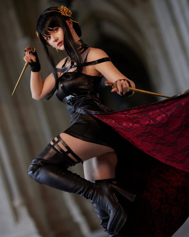 仙气不减！混血Coser《Kaddi》性感还原重现「巫师3」希里蒸桑拿！