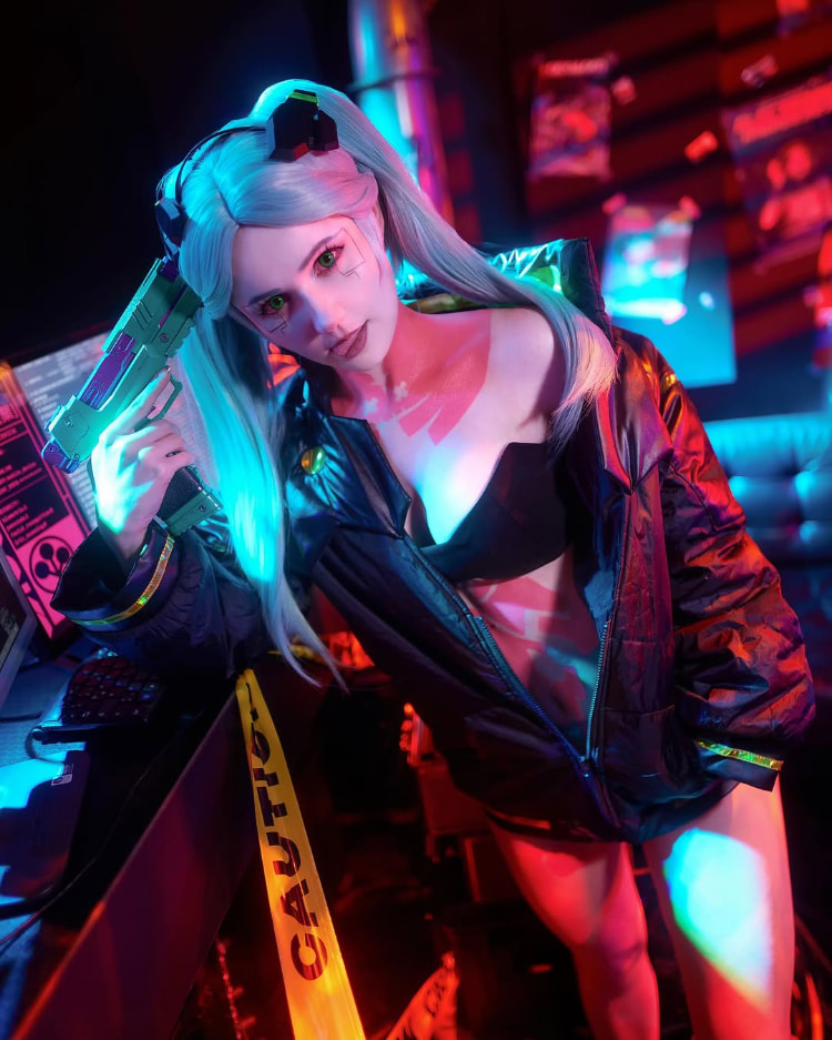 仙气不减！混血Coser《Kaddi》性感还原重现「巫师3」希里蒸桑拿！