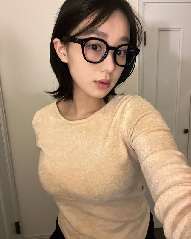 写真大型新人《高野真央》超丰满的肉感美女！喜欢扎实的你不容错过！