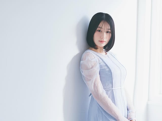 写真大型新人《高野真央》超丰满的肉感美女！喜欢扎实的你不容错过！