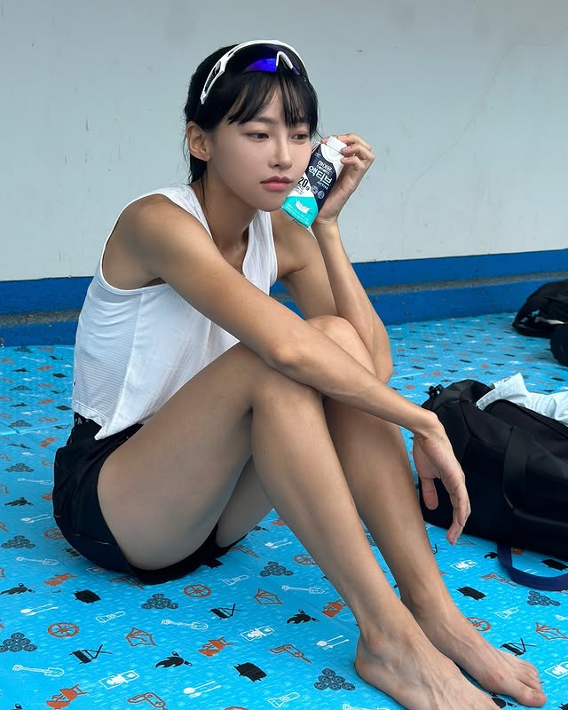 韩国田径女神《김민지arb0r_day》外貌神似Karina！极致美体超精实！