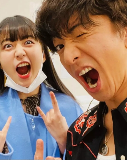 简单一个神情《木村光希还原木村拓哉》经典表情！网友笑回：果然是亲生的！