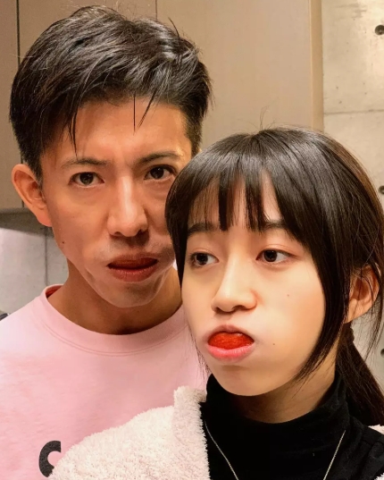 简单一个神情《木村光希还原木村拓哉》经典表情！网友笑回：果然是亲生的！