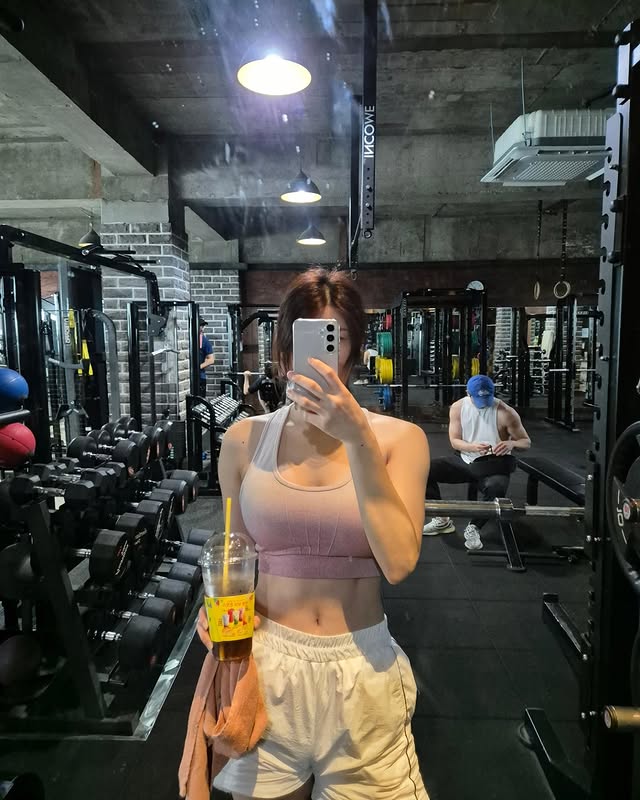 健美模特儿「93.sss민e」也是板娘的模特！严选过的好身材超香！