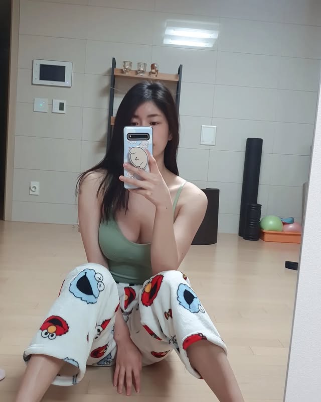 健美模特儿「93.sss민e」也是板娘的模特！严选过的好身材超香！