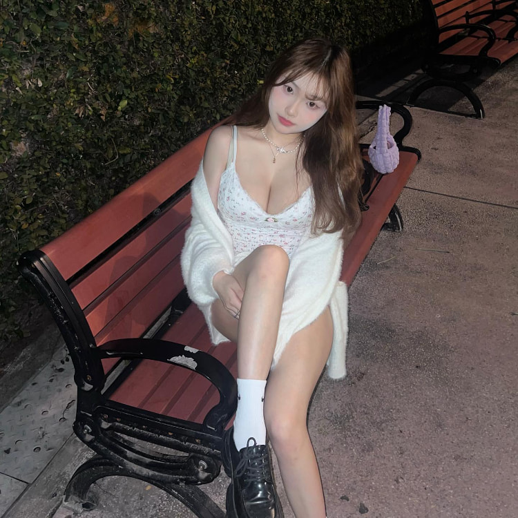 金发港妹《Angel Baby god_damnnnnn》嫩胸野拍照超香！精灵美貌超梦幻！