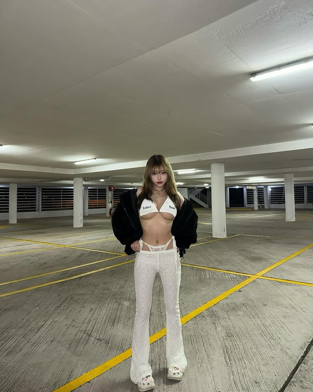 金发港妹《Angel Baby god_damnnnnn》嫩胸野拍照超香！精灵美貌超梦幻！