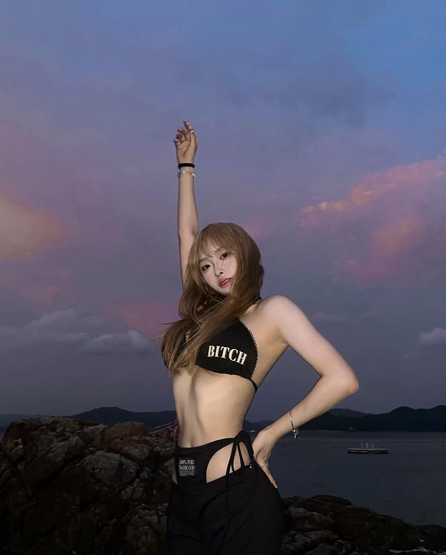 金发港妹《Angel Baby god_damnnnnn》嫩胸野拍照超香！精灵美貌超梦幻！