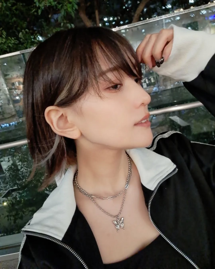 短发御姊性感爆表！《朝比奈祐未》G罩杯火辣身材喷发色气！