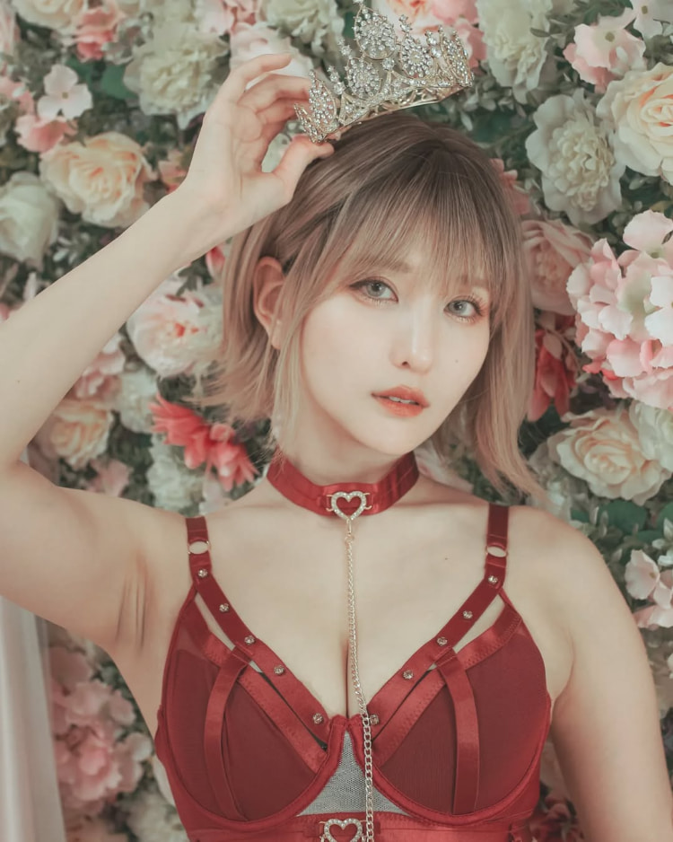 短发御姊性感爆表！《朝比奈祐未》G罩杯火辣身材喷发色气！